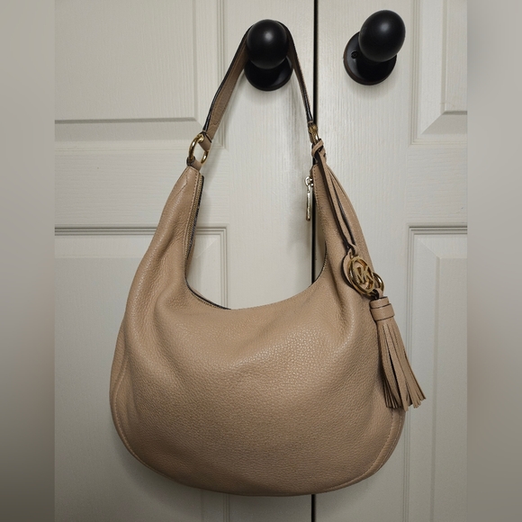 HP!! MICHAEL KORS CREAM TASSEL LARGE LYDIA HOBO BAG  - Picture 3 of 16